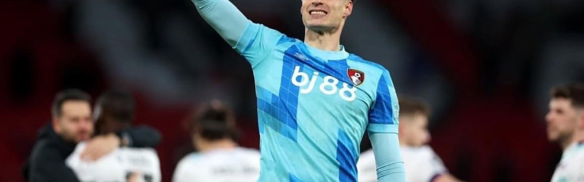 jiuyou九游娱乐-NBA布克（Devin Booker）球员数据与代表作